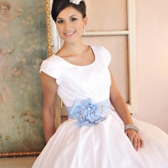 32 modest_wedding_dresses_3_of_23